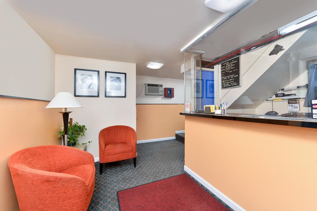 Media Inn & Suites エクステリア 写真