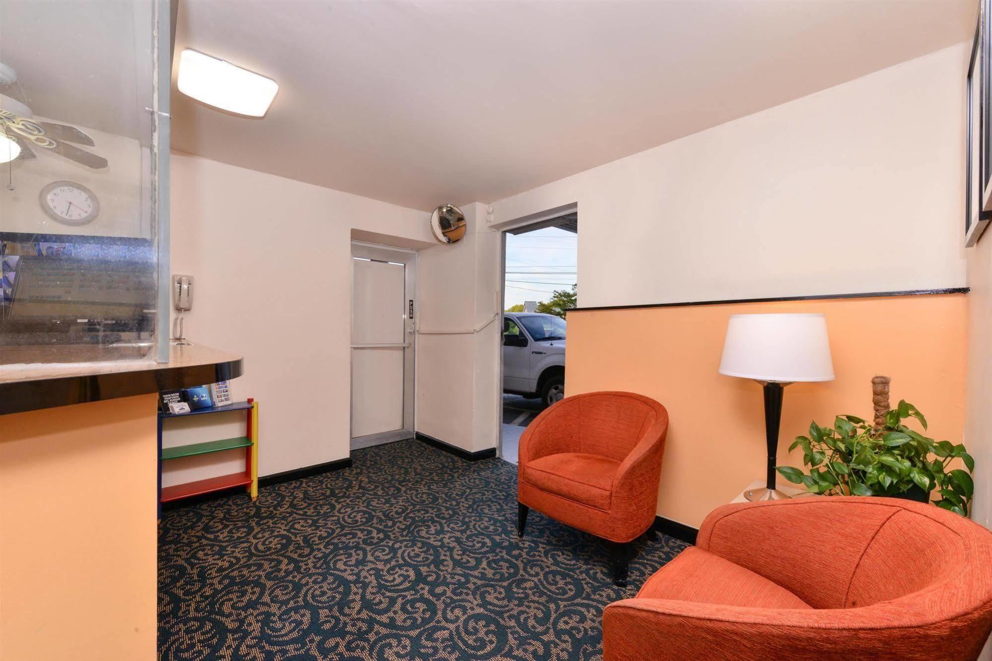 Media Inn & Suites エクステリア 写真