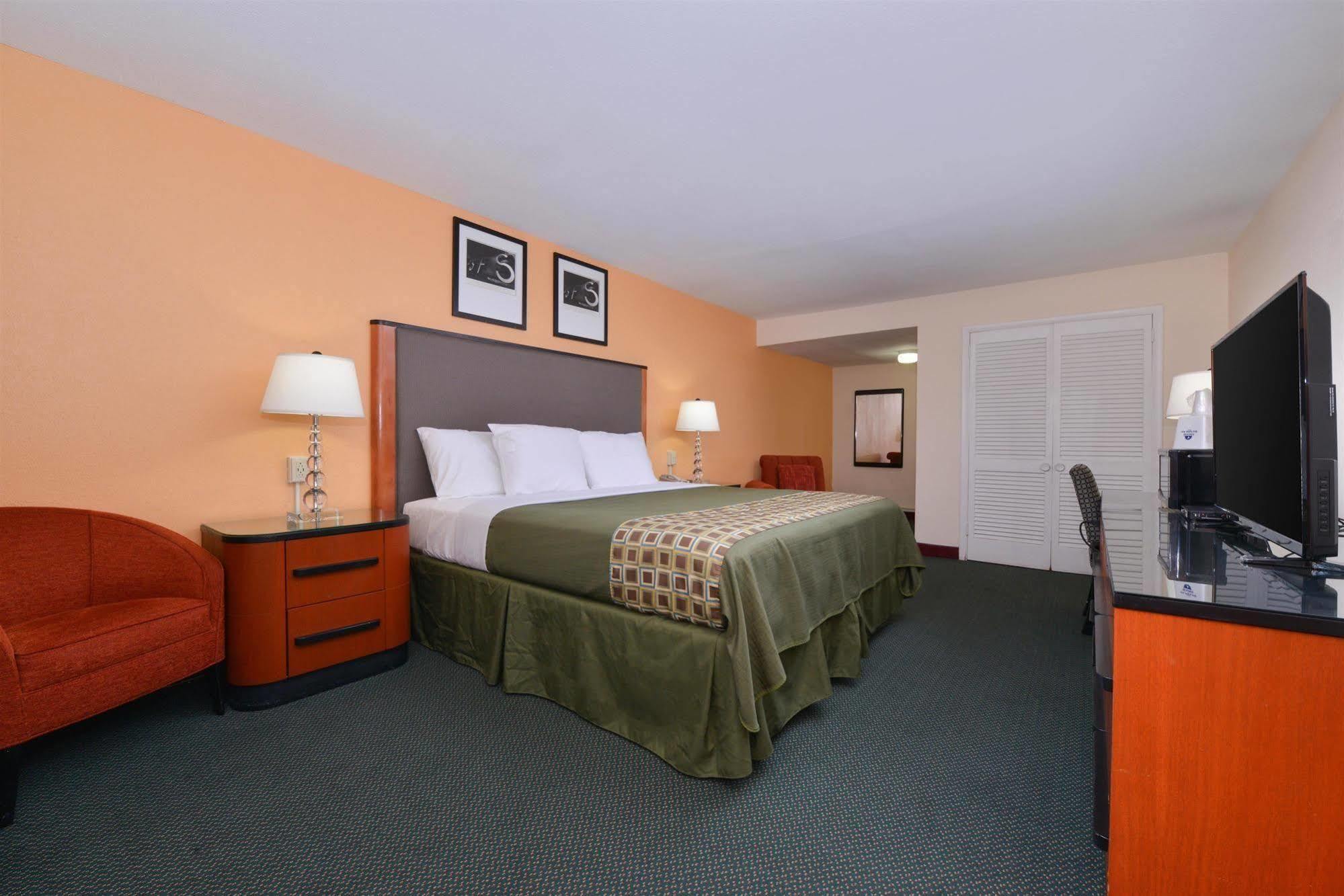 Media Inn & Suites エクステリア 写真
