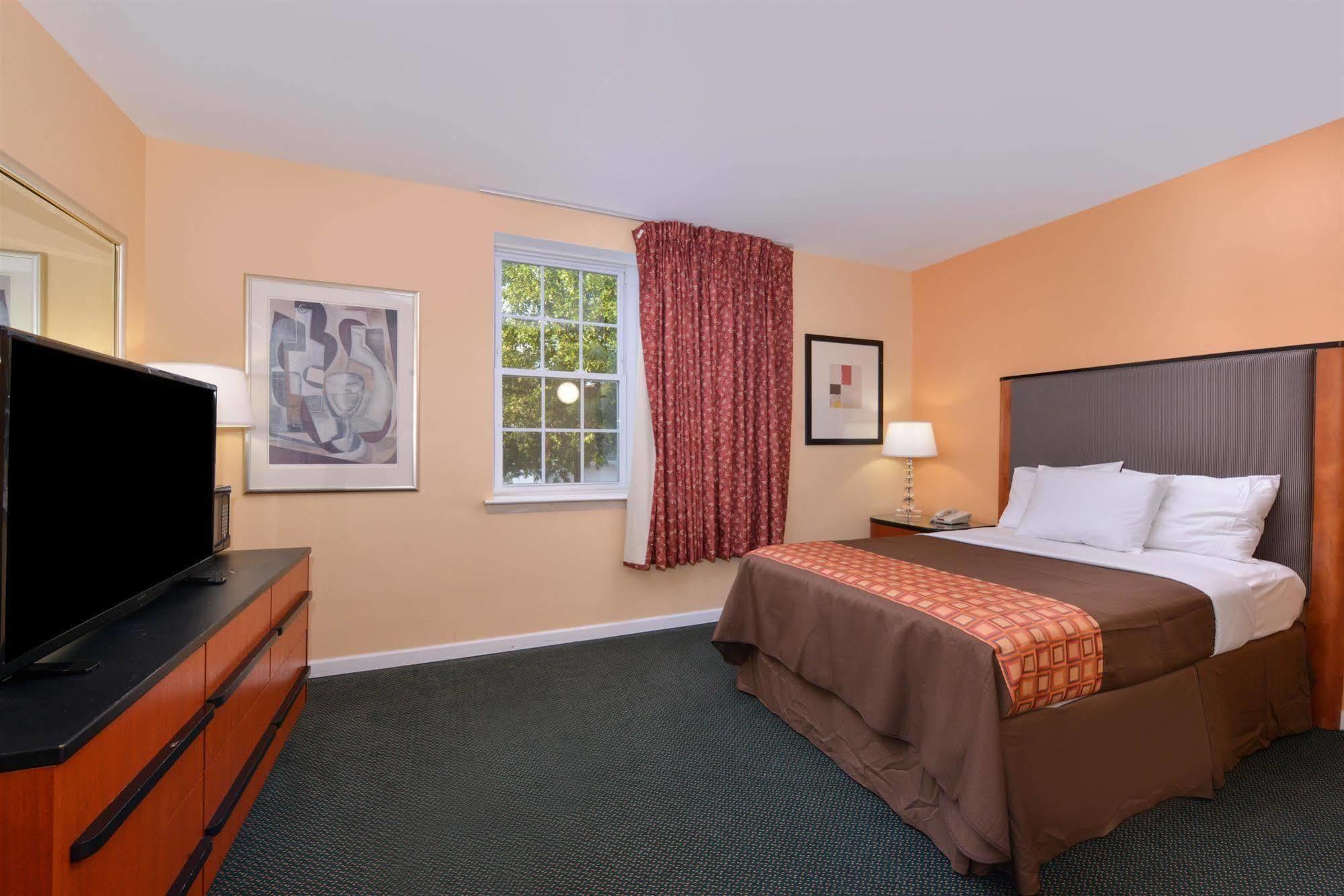 Media Inn & Suites エクステリア 写真