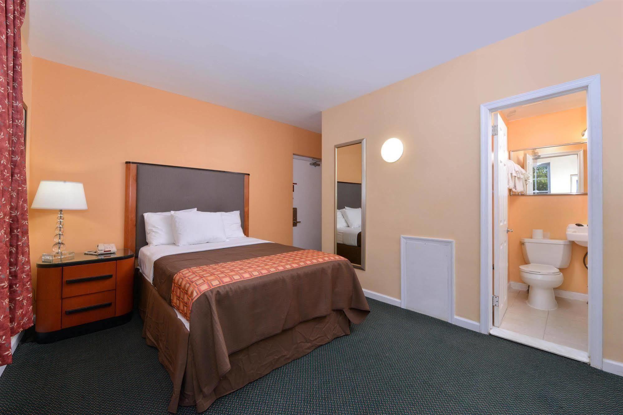 Media Inn & Suites エクステリア 写真